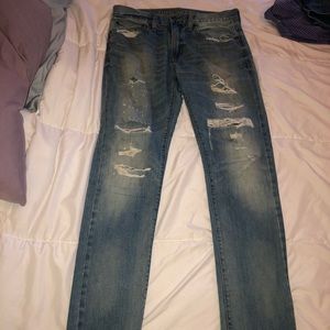 Slim, stretch men’s distressed American eagle jean